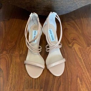 NWOT Steve Madden size 5.5 nude heels